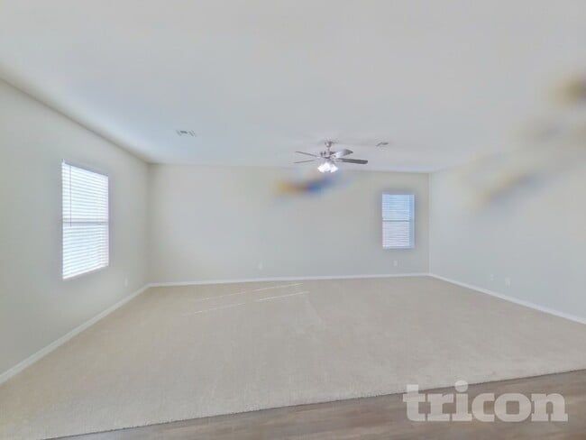 Foto del edificio - 37123 W Capri Ave