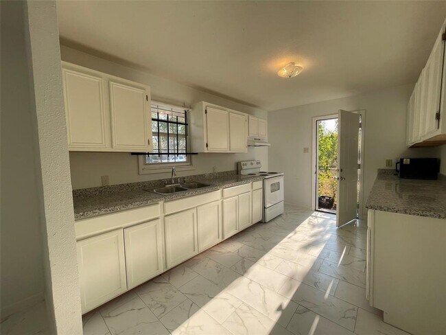Foto del edificio - 7949 Blue St