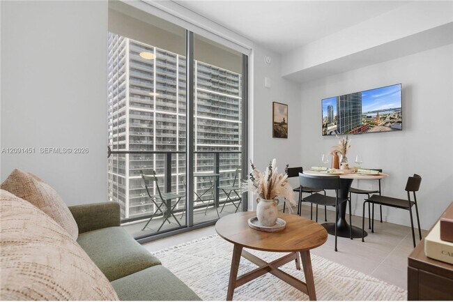 Foto del edificio - 121 NE 5th St