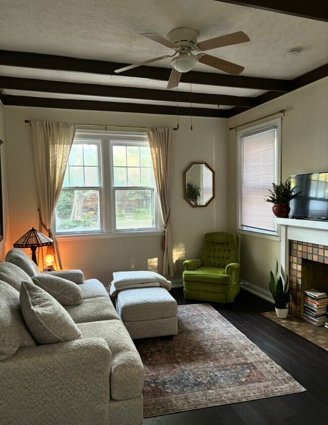 Sala de estar - 997 Neil Ave