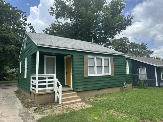 Building Photo - Charming 3-Bed Home in North Tulsa with Sp...