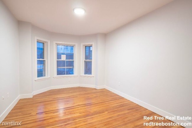 Building Photo - 218 Bennington St
