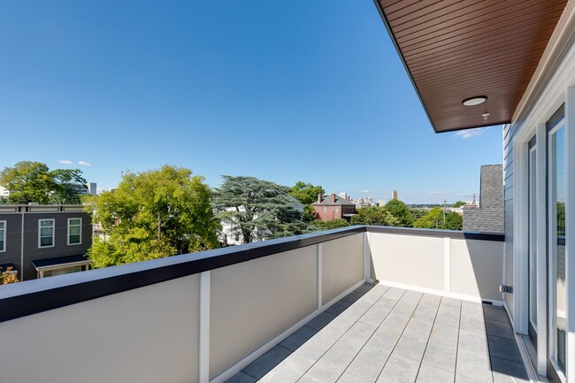 Apartment #5 - Available 9/1/25 (or later this month) - 1122 Bainbridge Street