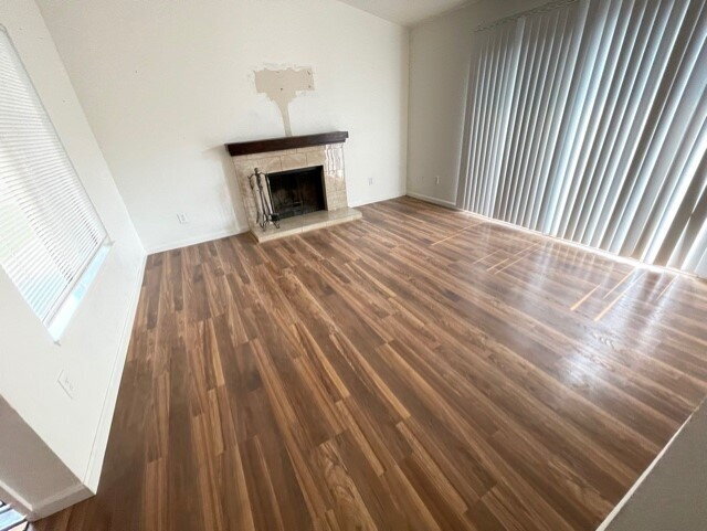 Foto del edificio - 2 Bedroom Townhouse Available Soon!