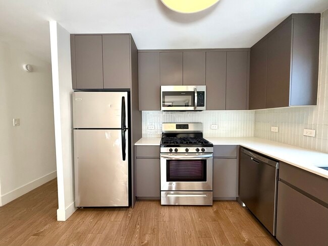 Building Photo - 420 W Belmont Ave