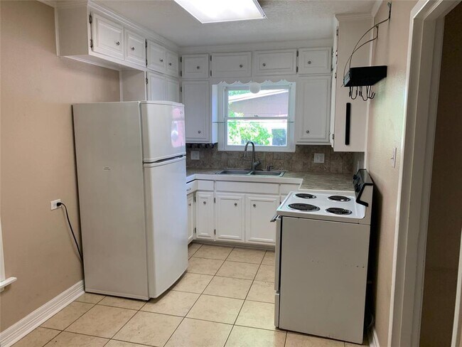 Foto del edificio - 1810 Ave P 1/2