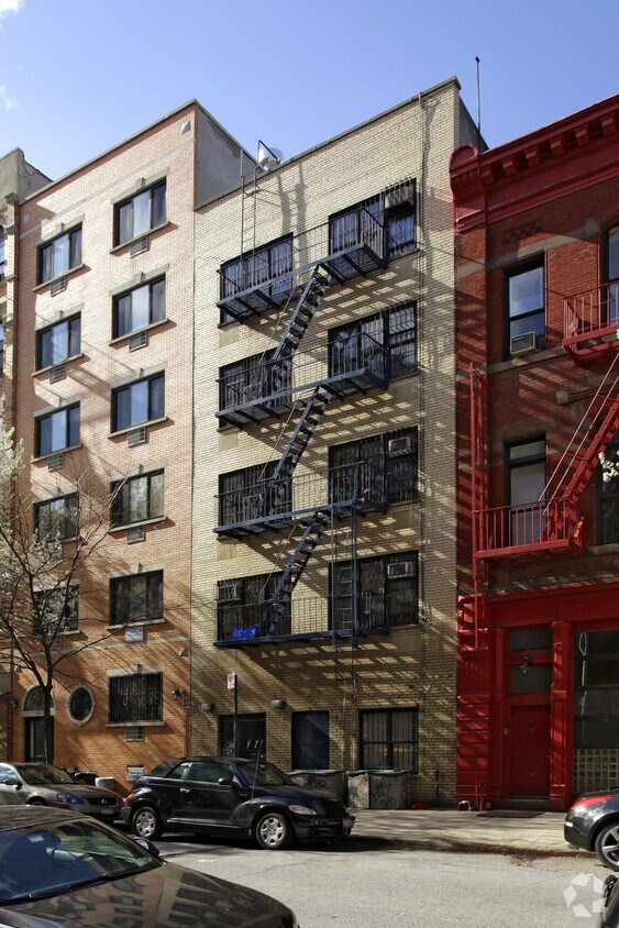 Building Photo - 606 E 11th St