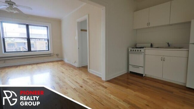 Building Photo - 0 bedroom in CHICAGO IL 60657