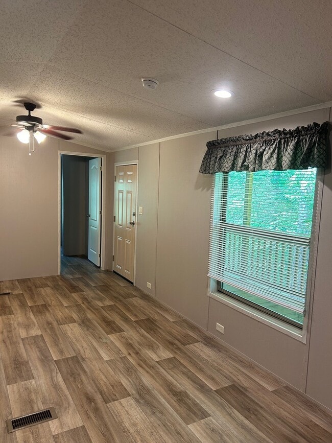 Foto del edificio - 206 Purple Star Ln