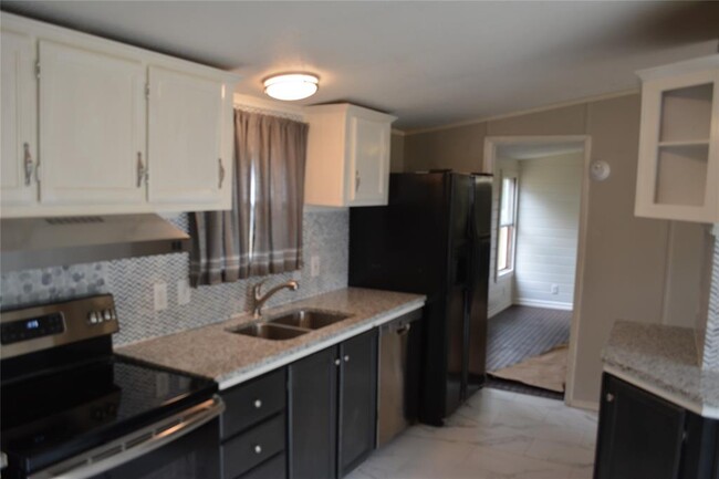 Building Photo - 13204 Enchanted Vista