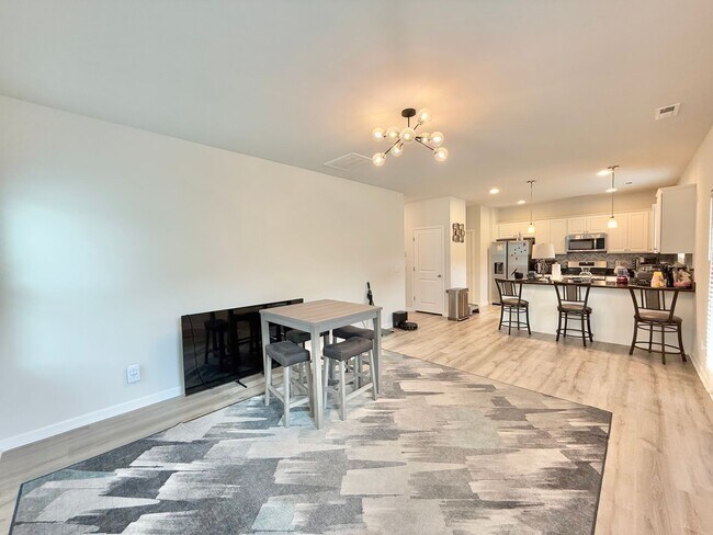Foto del edificio - Modern 4BD, 2.5BA Knightdale Home with a F...