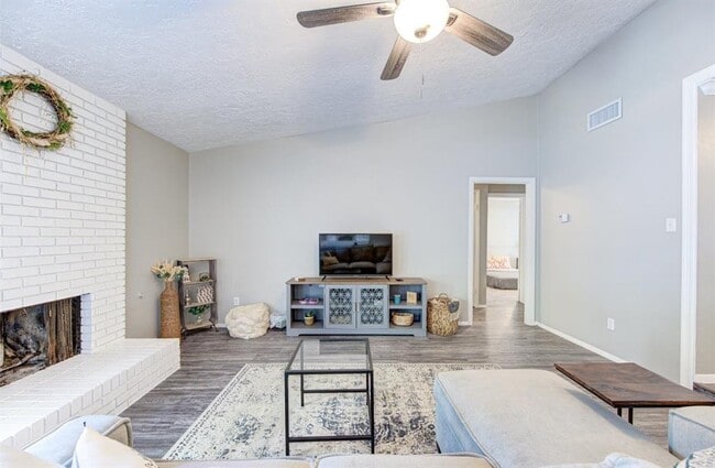 Building Photo - 9714 Birsay St