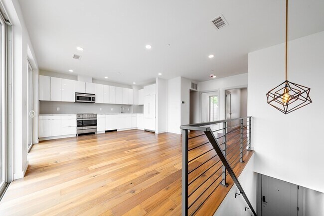 Building Photo - 97 Elmwood St