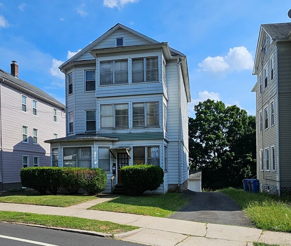 122 Clinton St, New Britain, CT 06053 Room for Rent in New Britain