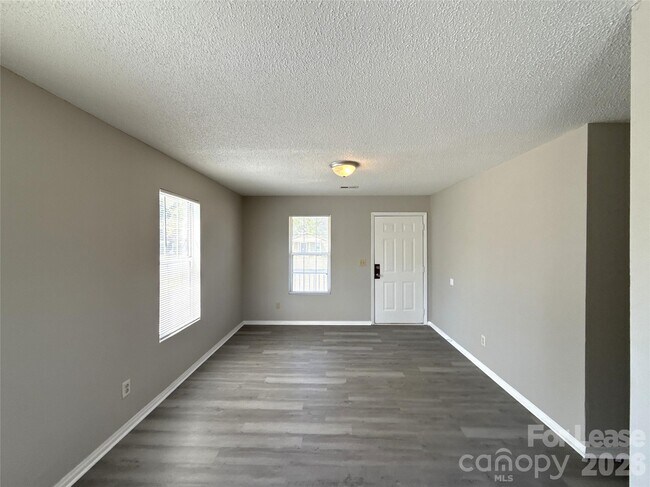 Foto del edificio - 333 E Todd Ln