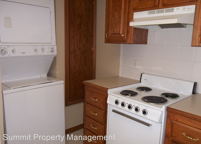 Building Photo - Studio, 1 bath Apartment - 120 S. Burdick ...