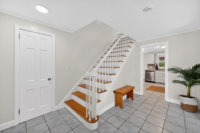 Building Photo - 36 Westmoreland Dr