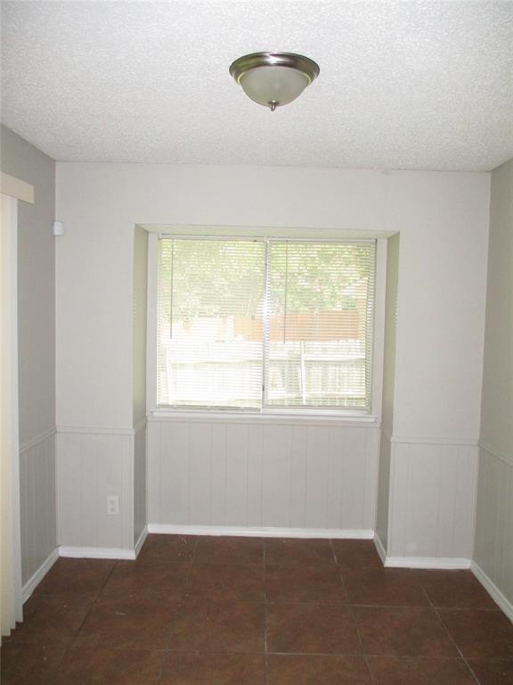 Foto del edificio - 970 N Pleasant Woods Dr