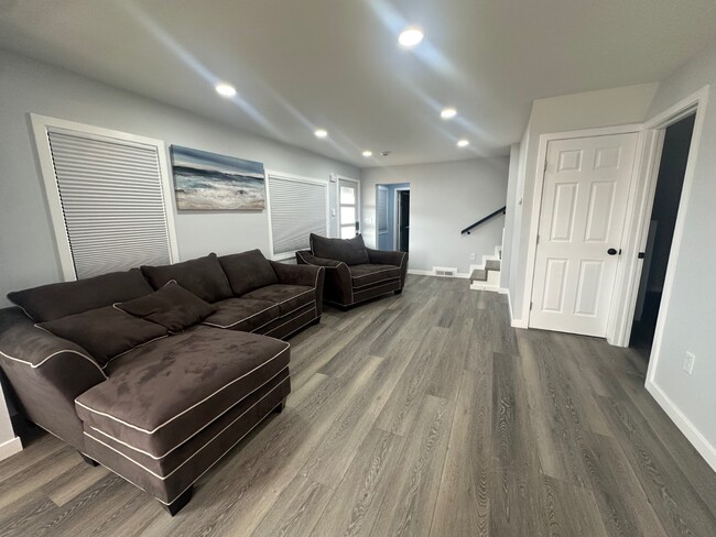 Building Photo - 595 Kingfisher Cir