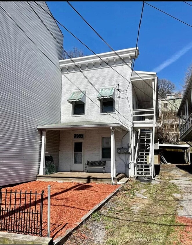 416 E Market St Unit 1 bed, Pottsville, PA 17901 Apartments in