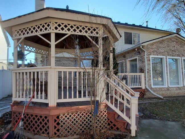 Building Photo - 33568 Harvard Ave