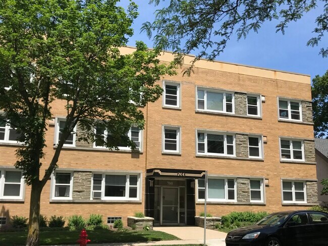 Front of building - 700 E Henry Clay St