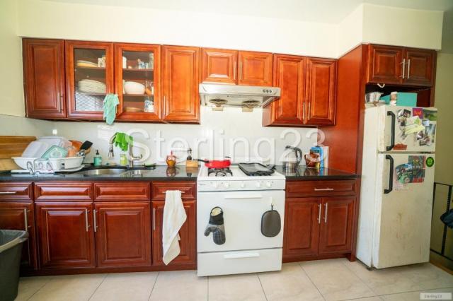 Building Photo - 1 bedroom in ASTORIA NY 11105