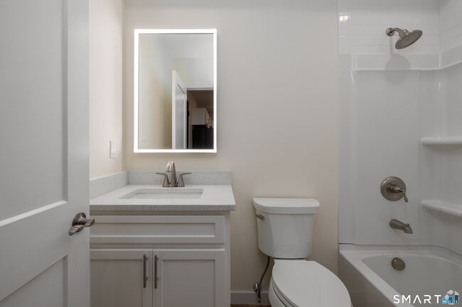 Building Photo - 584 Main St