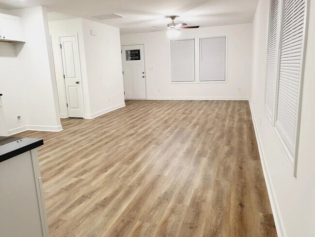 Foto del edificio - Room in House on 2nd St