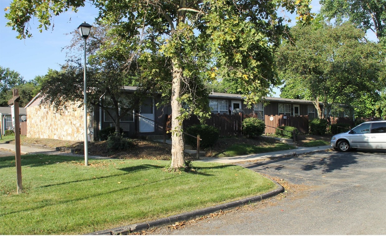Building Photo - 1144 Farm Hurst Ct