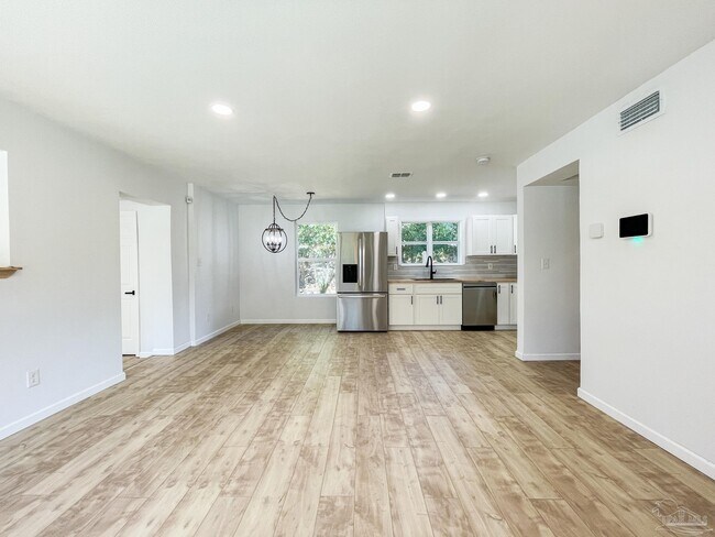 Building Photo - 4410 Deauville Way