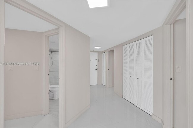 Building Photo - 2333 Brickell Ave