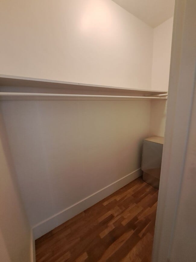 Building Photo - Spacious & Unique Home in Dixon