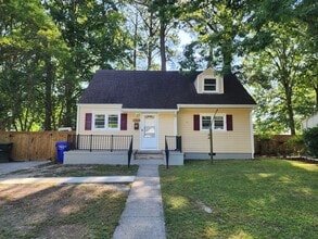 Building Photo - 8234 Redwood Cir