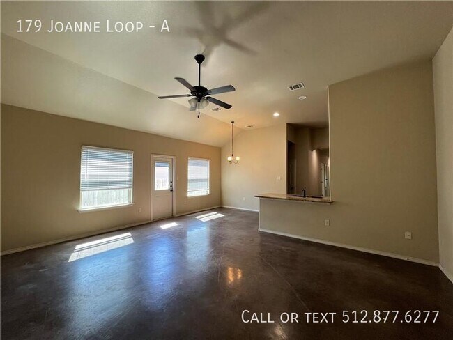 Foto del edificio - 179 Joanne Lp