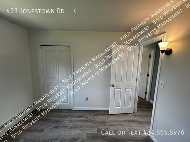 Building Photo - 423 Jonestown Rd