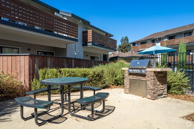 Building Photo - Somerset Apartments