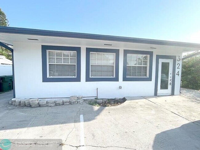 Foto del edificio - 324 SW 22nd St
