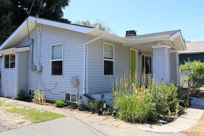Building Photo - 4216 NE Simpson St