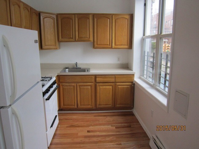 Building Photo - 1468 Prospect Place