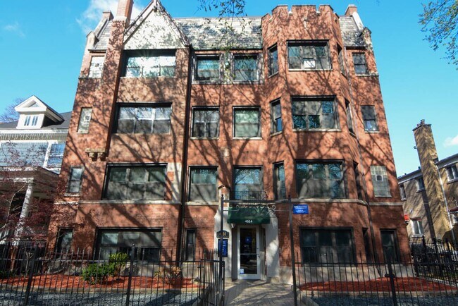 Building Photo - 4619 N Paulina St