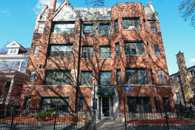 Building Photo - 4644 N Paulina St