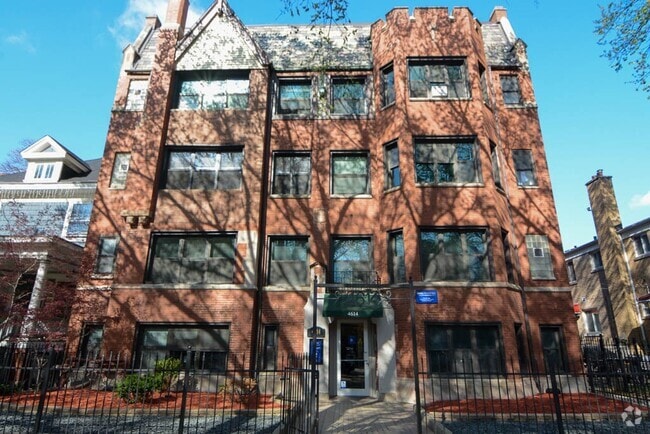 Building Photo - 4617 N Paulina St