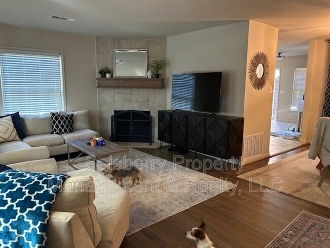 Foto del edificio - 6424 Drury Ln