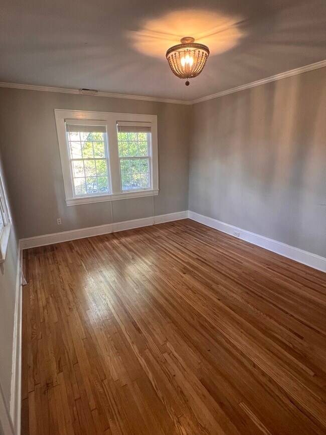 Foto del edificio - 124 N Laurel Ave