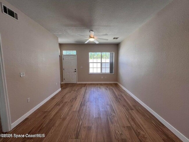 Building Photo - 105 Turpial Way
