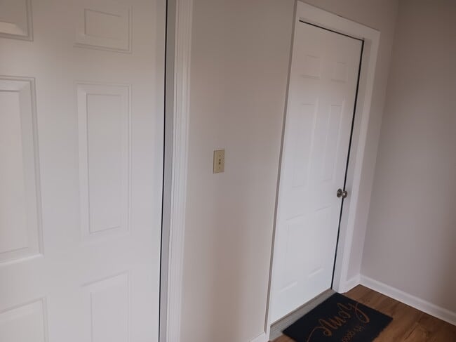 Shared Entrance Interior - 799 Tamarack Ct