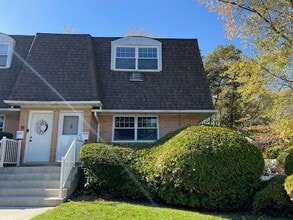 Building Photo - 6 Glen Hollow Dr