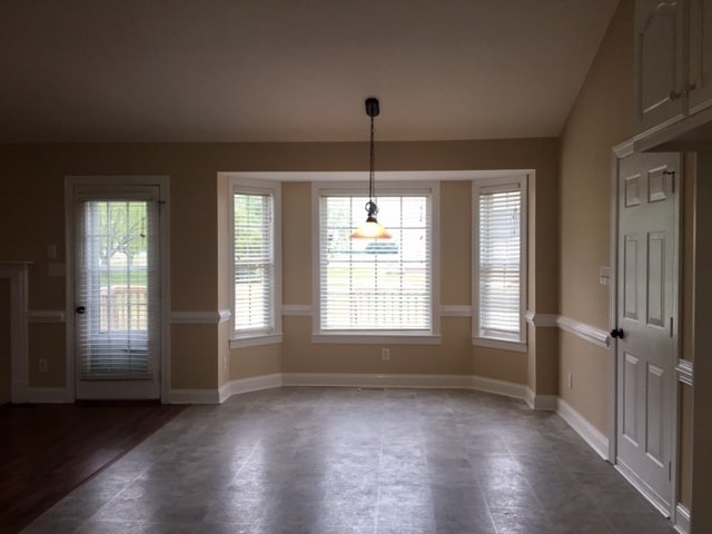 Building Photo - Renovated Ranch, Nestled In Private Cul-De...