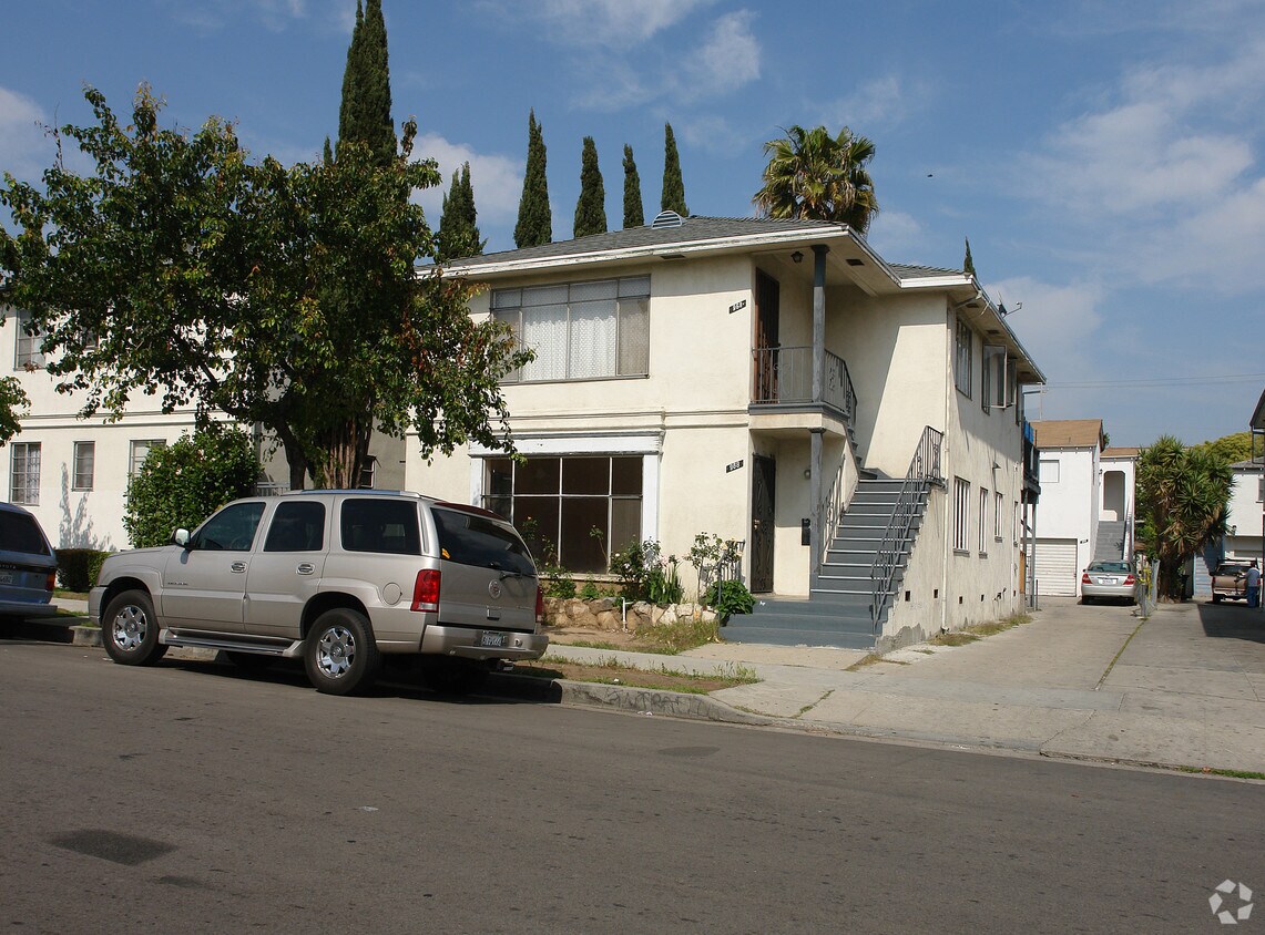Foto principal - 968 N Serrano Ave